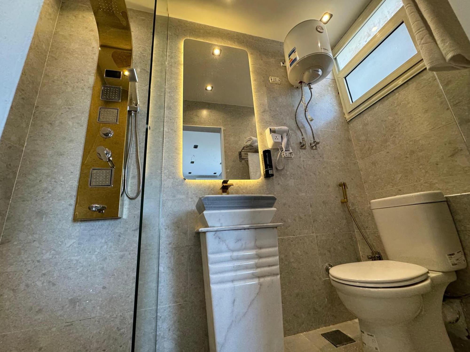 New White Pyramids Inn Ghatati Екстериор снимка