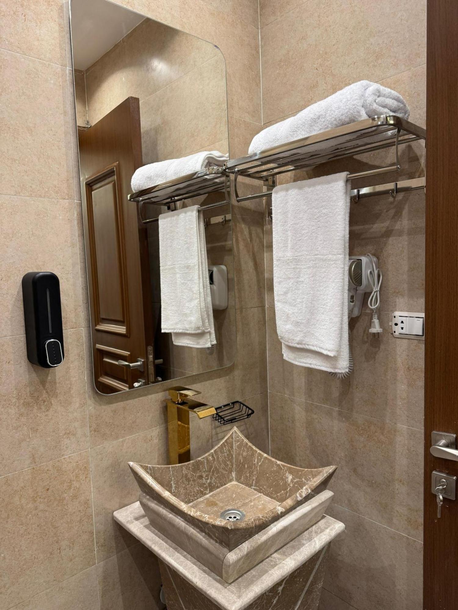 New White Pyramids Inn Ghatati Екстериор снимка