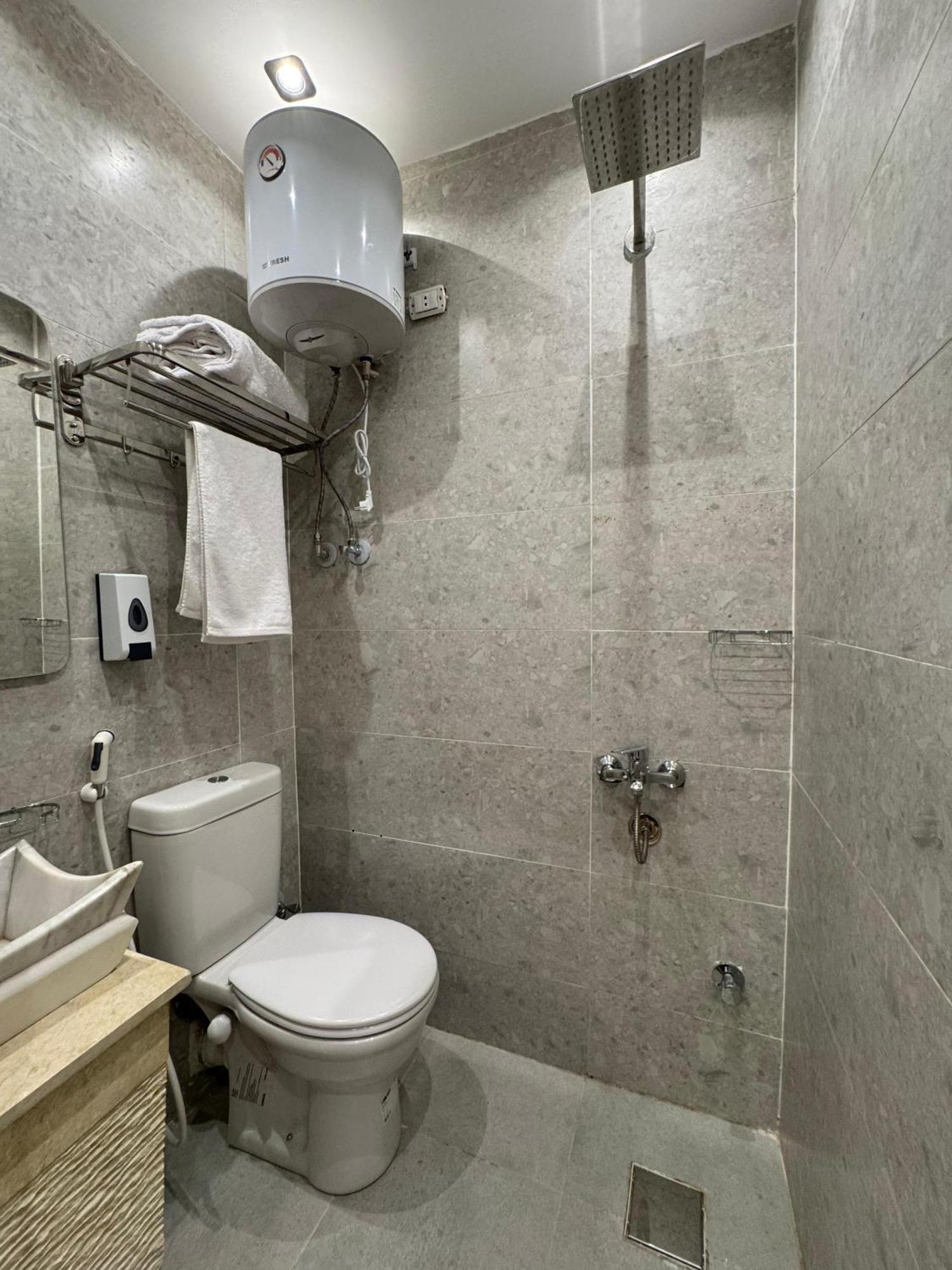 New White Pyramids Inn Ghatati Екстериор снимка