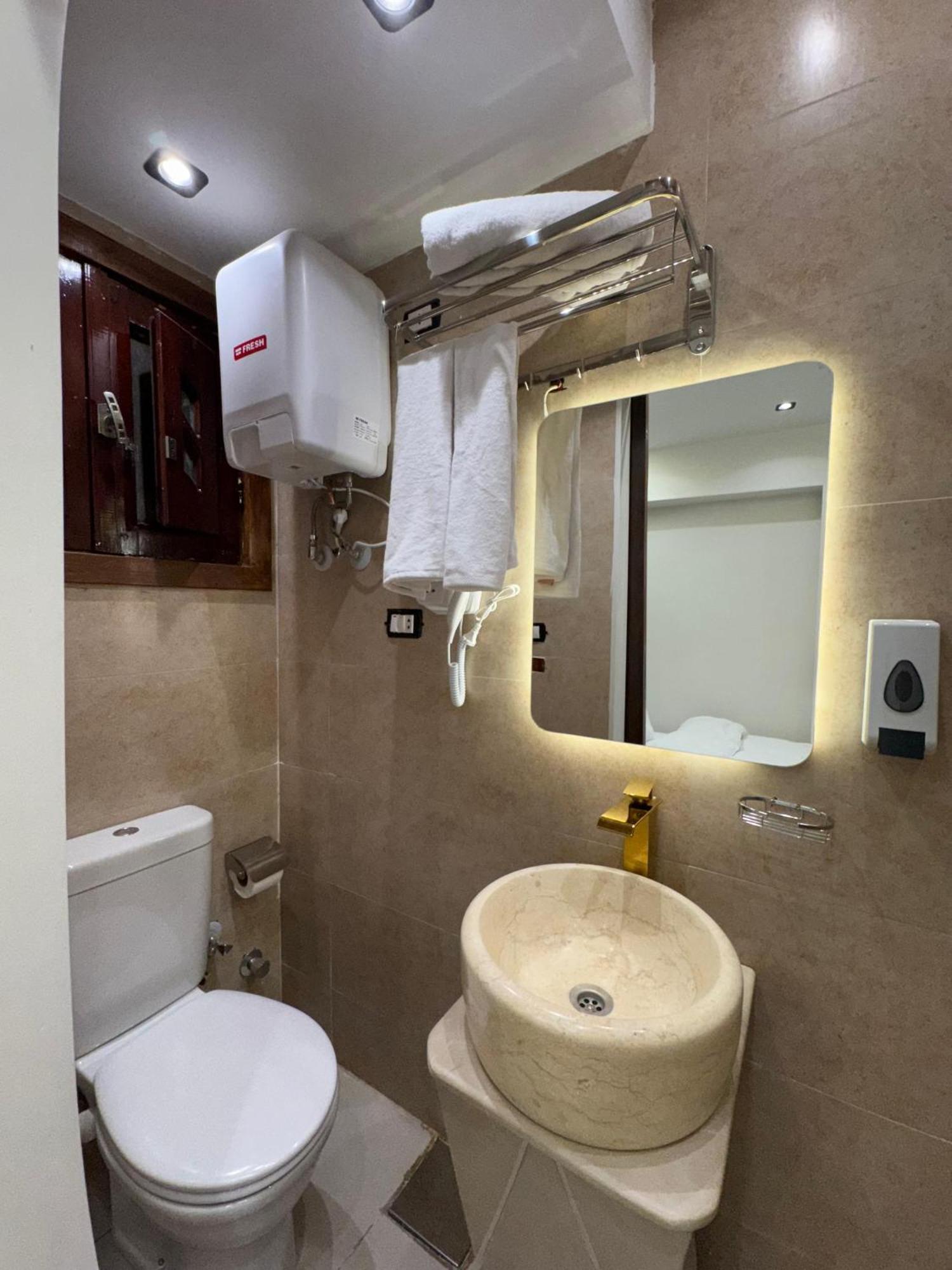 New White Pyramids Inn Ghatati Екстериор снимка