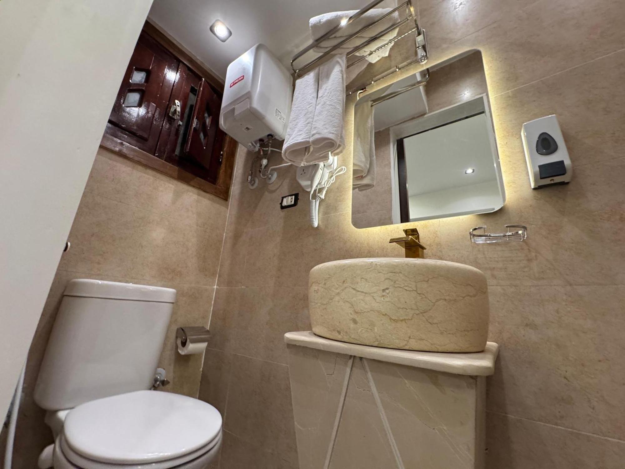 New White Pyramids Inn Ghatati Екстериор снимка
